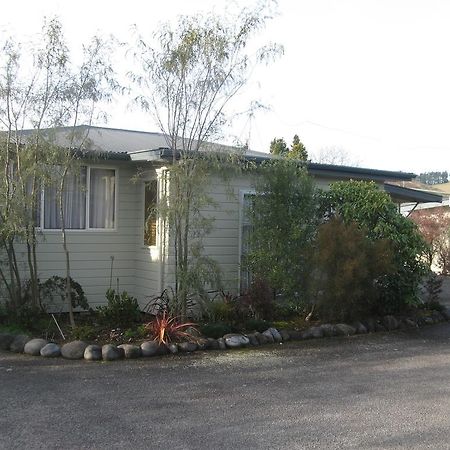 Tongariro River Motel ตูรางี ภายนอก รูปภาพ