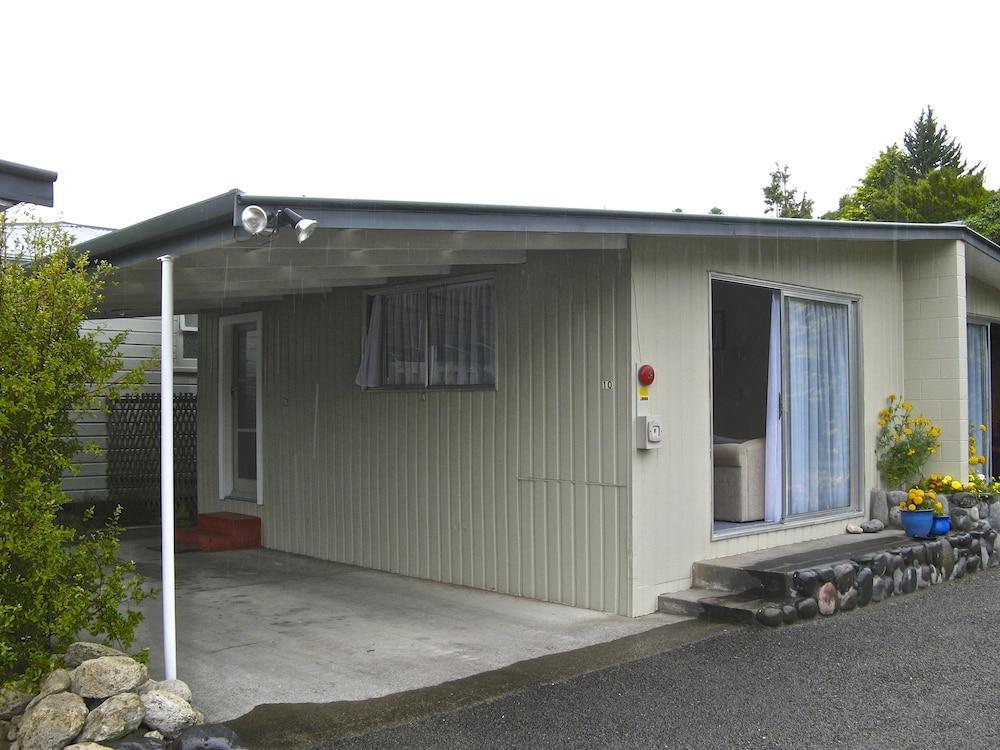 Tongariro River Motel ตูรางี ภายนอก รูปภาพ