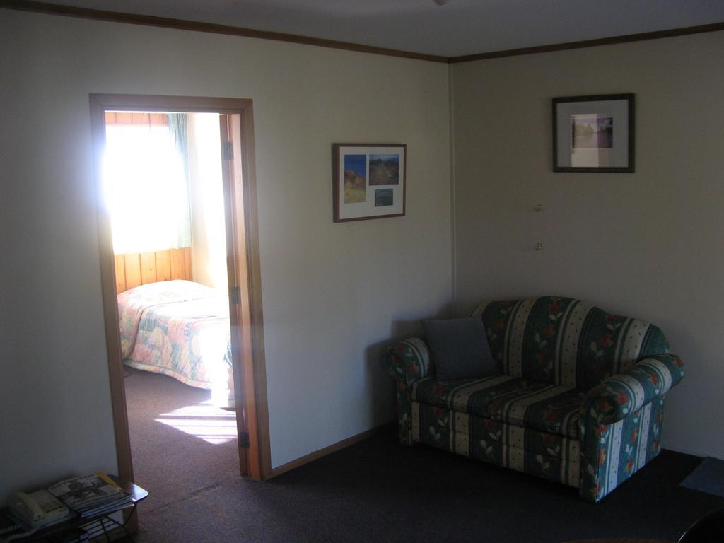Tongariro River Motel ตูรางี ภายนอก รูปภาพ