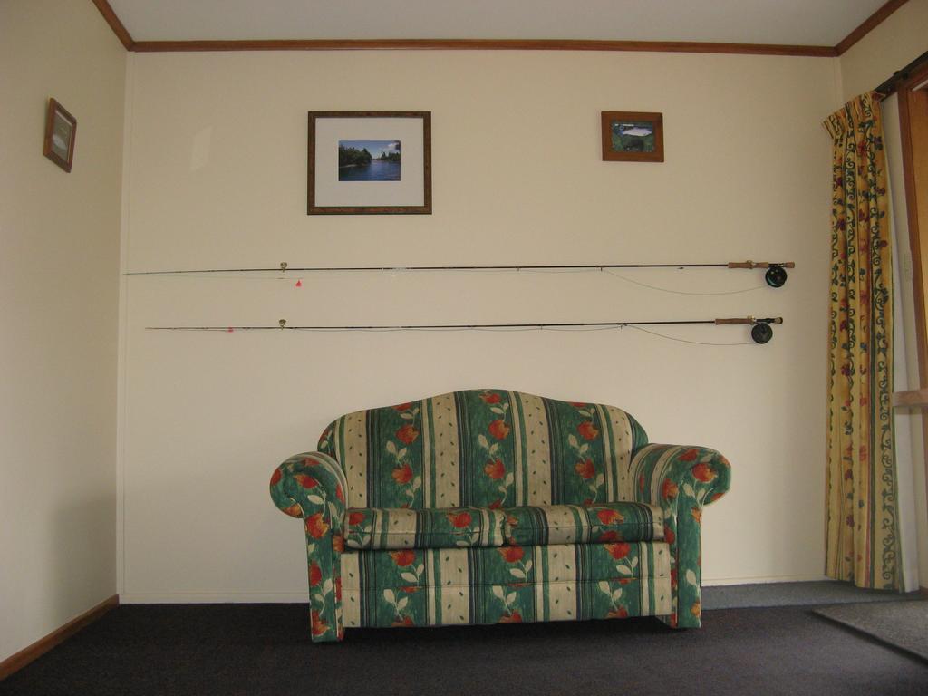 Tongariro River Motel ตูรางี ภายนอก รูปภาพ