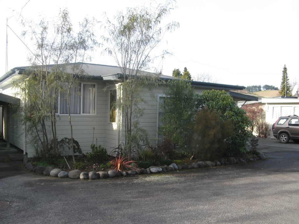 Tongariro River Motel ตูรางี ภายนอก รูปภาพ