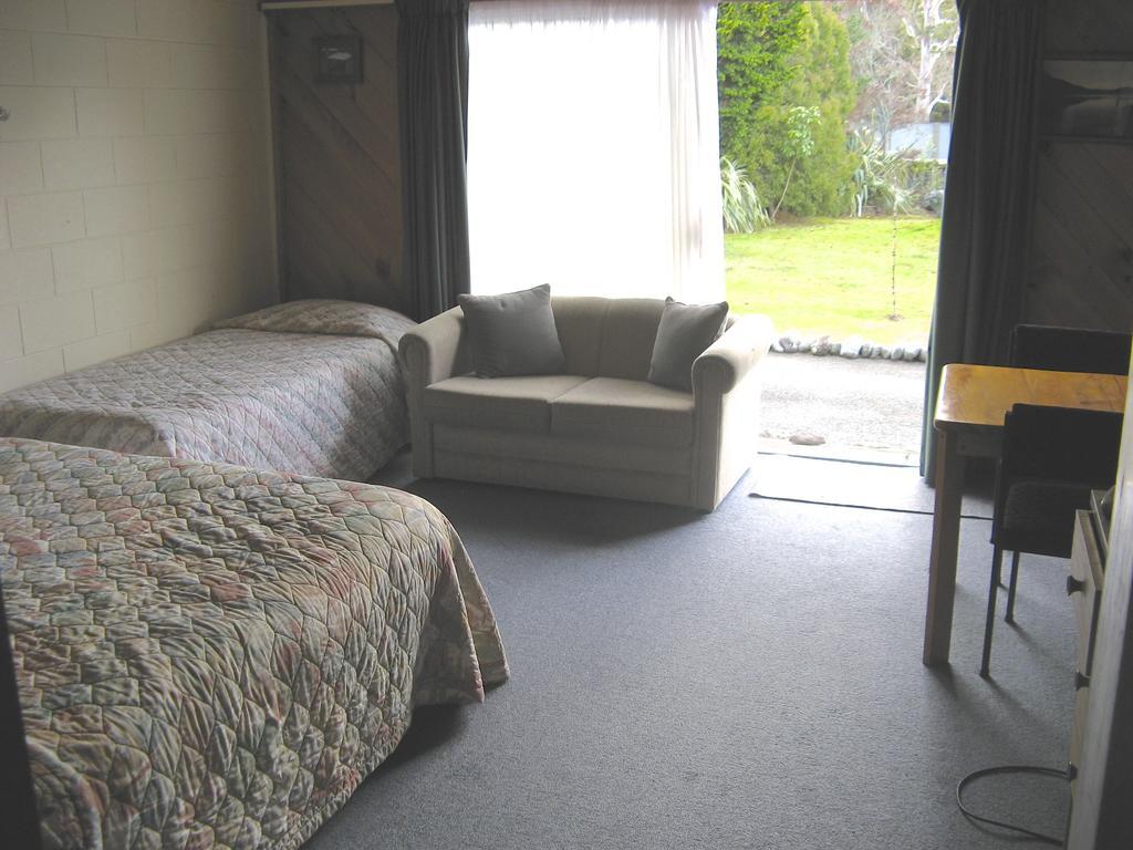 Tongariro River Motel ตูรางี ภายนอก รูปภาพ
