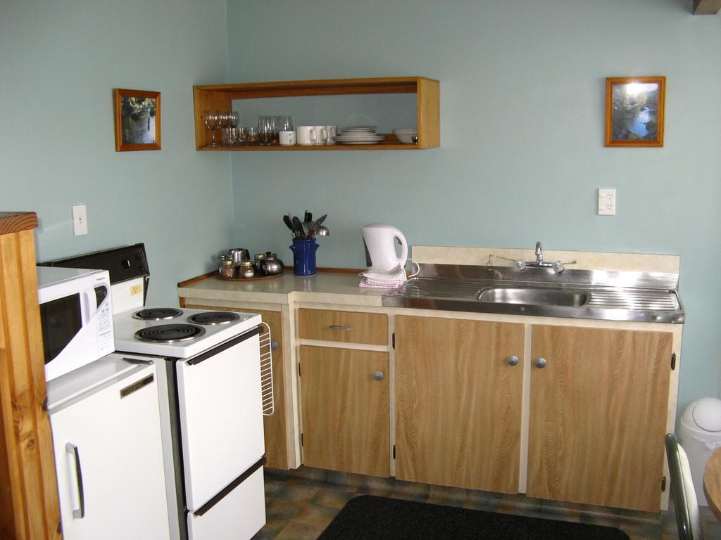 Tongariro River Motel ตูรางี ภายนอก รูปภาพ