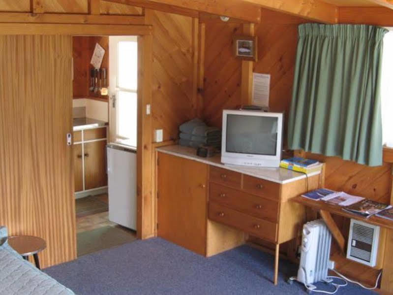 Tongariro River Motel ตูรางี ภายนอก รูปภาพ