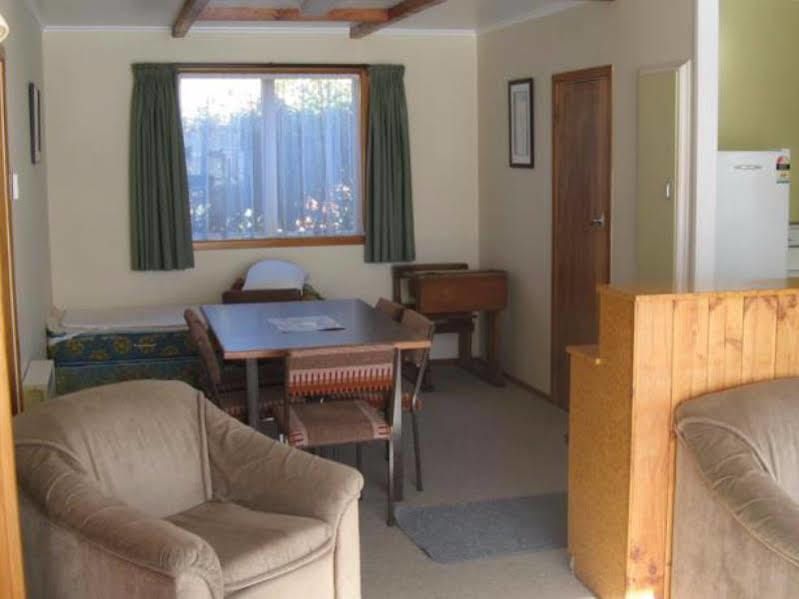 Tongariro River Motel ตูรางี ภายนอก รูปภาพ