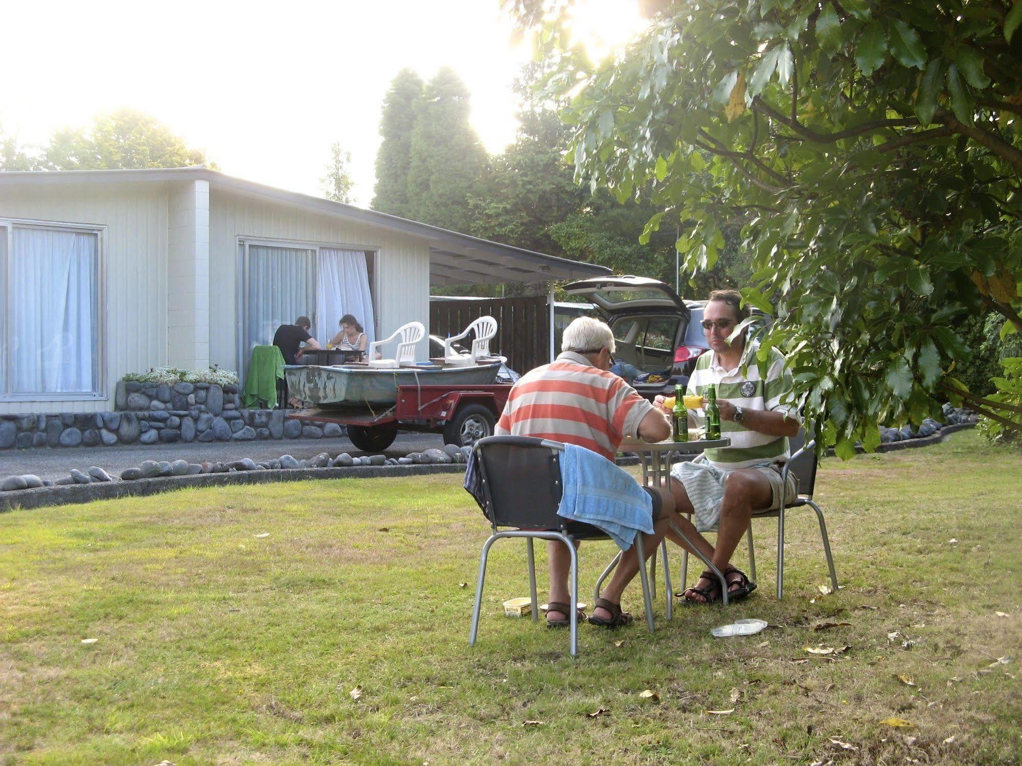 Tongariro River Motel ตูรางี ภายนอก รูปภาพ