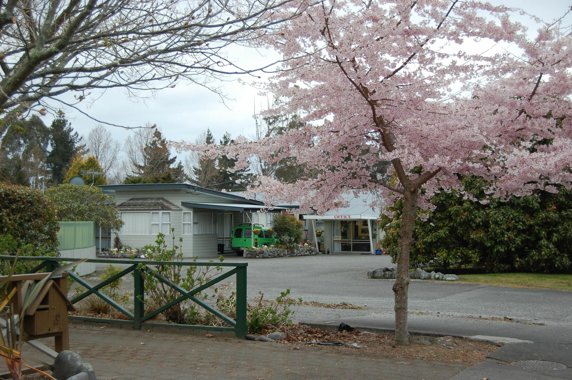 Tongariro River Motel ตูรางี ภายนอก รูปภาพ