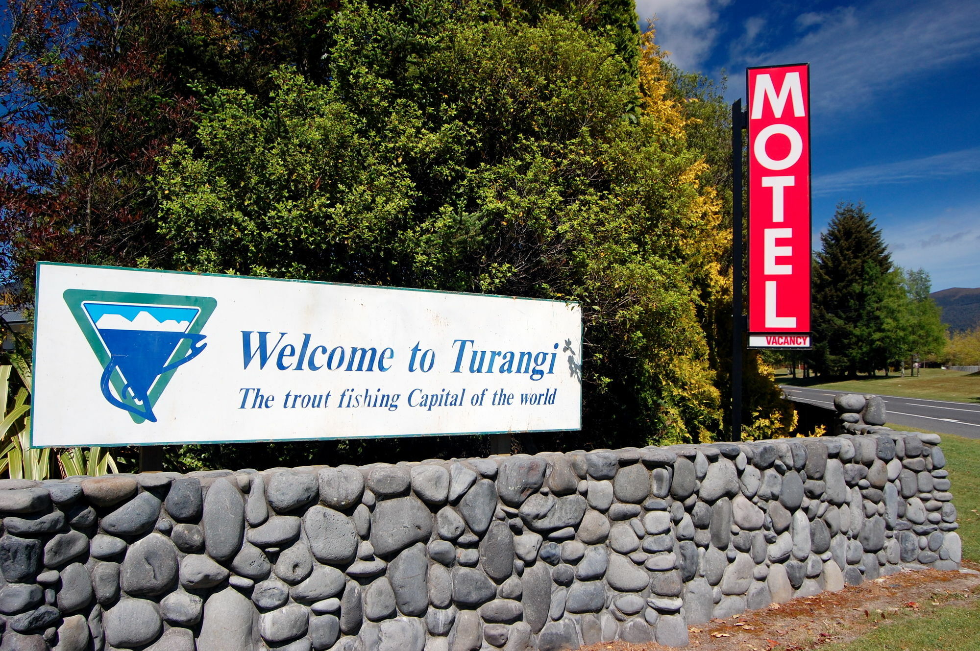 Tongariro River Motel ตูรางี ภายนอก รูปภาพ