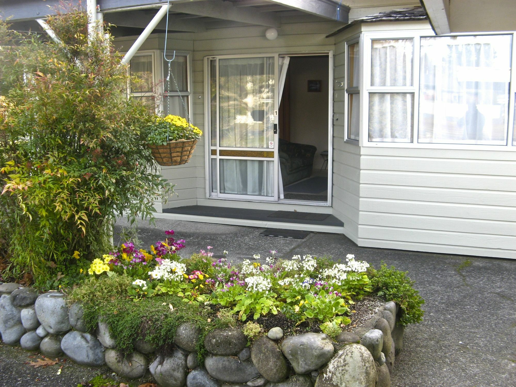 Tongariro River Motel ตูรางี ภายนอก รูปภาพ